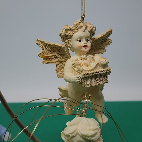 VTG Christmas Ornaments Kissing Angels Cherubs Blue White Resin Porcelain 10 - Picture 4 of 12